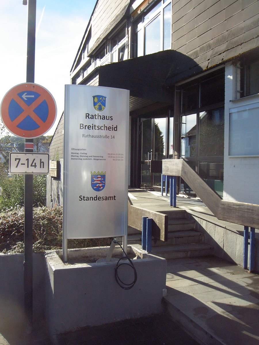 Rathaus der Gemeinde Breitscheid (Hessen) – Freistehendes Außenschild / Imageschild